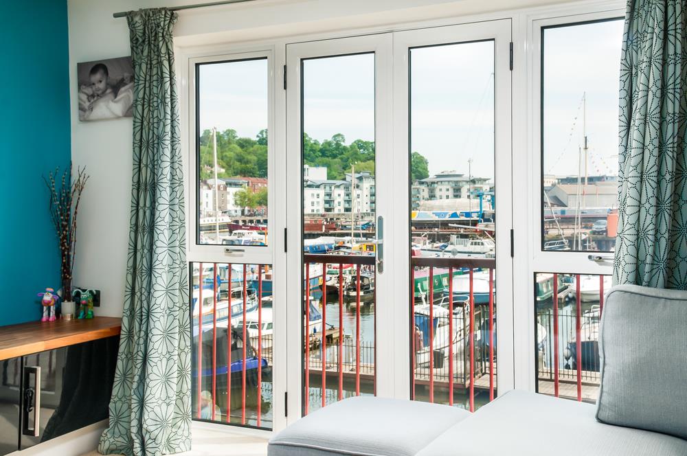 3 bed flat for sale in Cumberland Close, Bristol  - Property Image 5