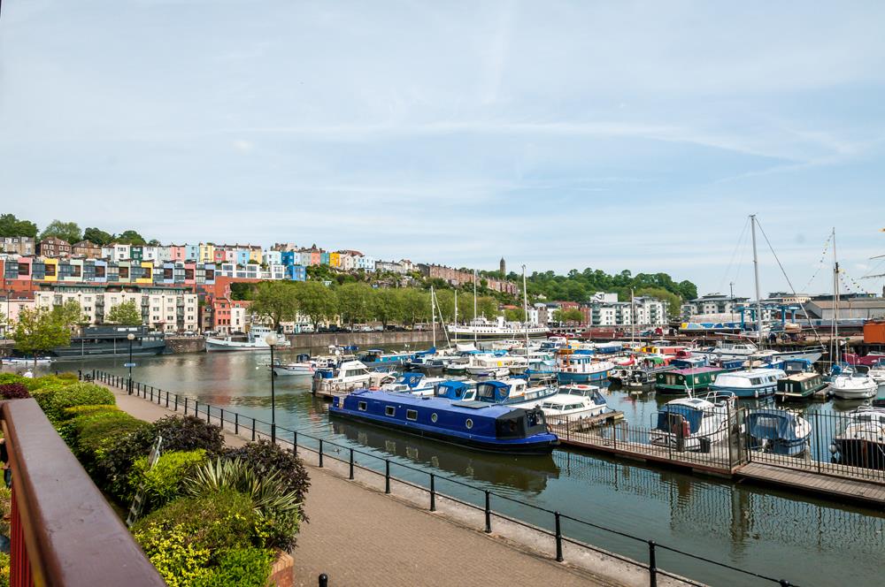 3 bed flat for sale in Cumberland Close, Bristol 19