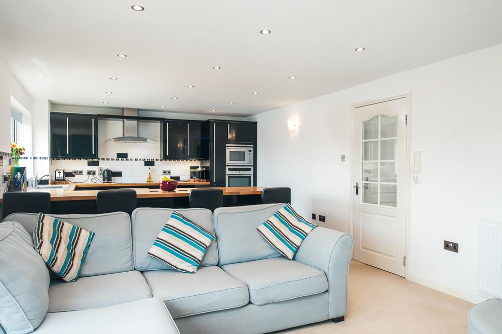 3 bed flat for sale in Cumberland Close, Bristol  - Property Image 6
