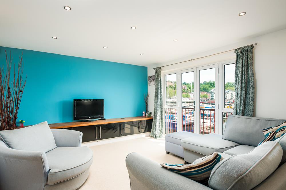 3 bed flat for sale in Cumberland Close, Bristol 3