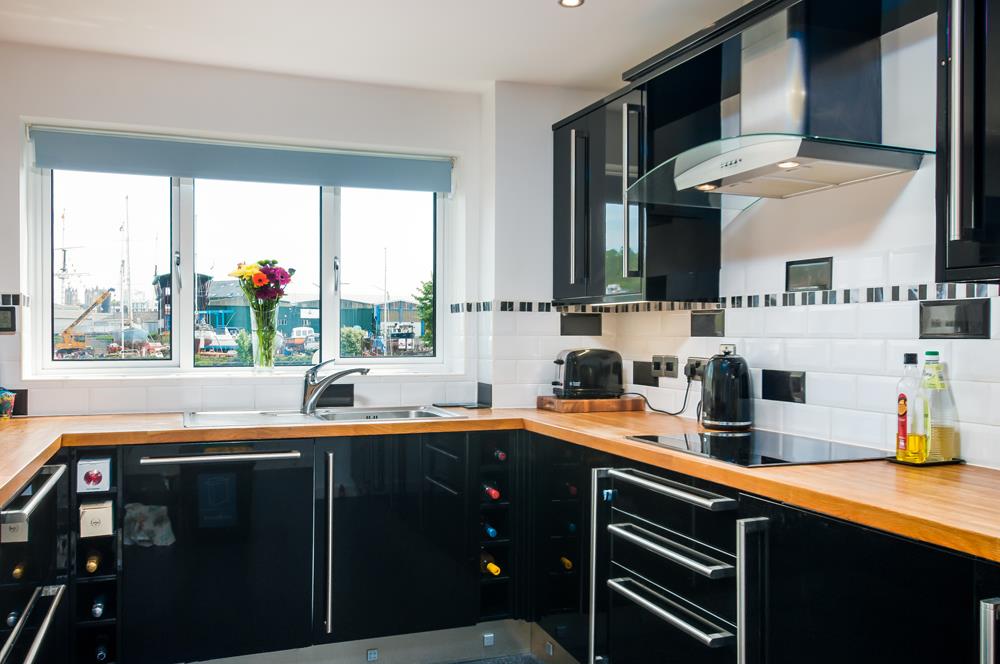 3 bed flat for sale in Cumberland Close, Bristol  - Property Image 7