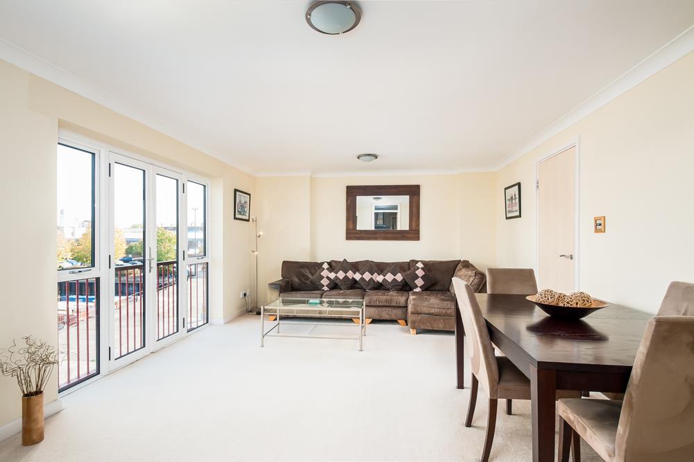 3 bed flat for sale in Cumberland Close, Bristol - Property Image 3