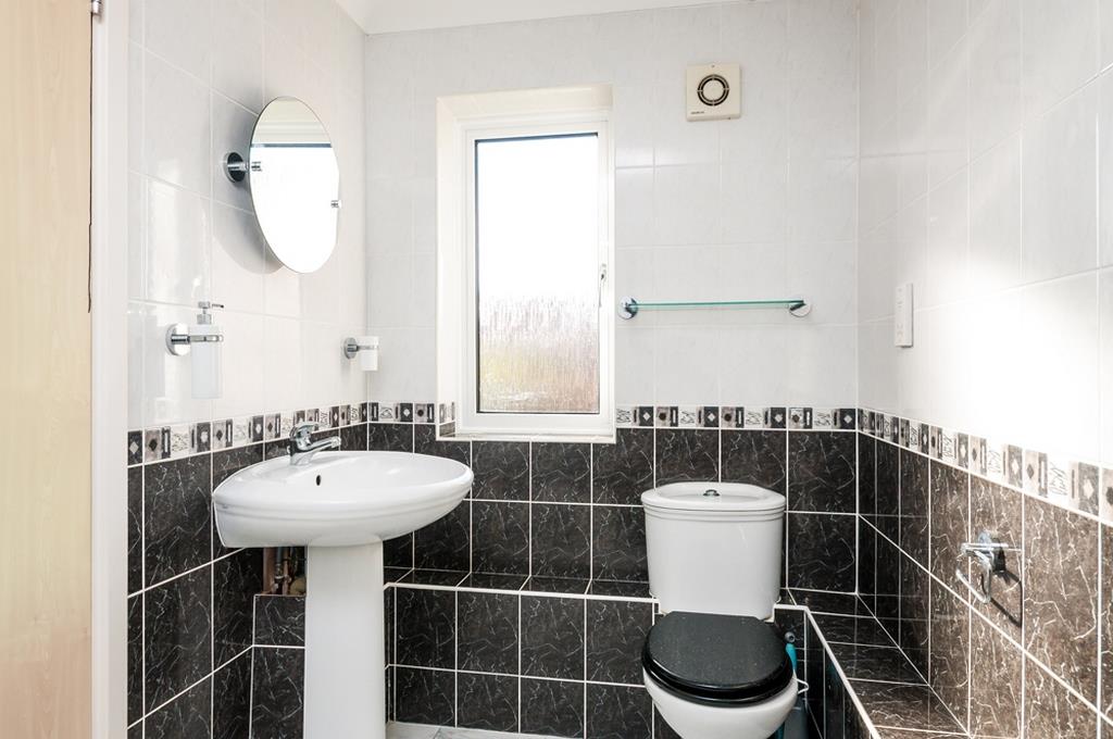 3 bed flat for sale in Cumberland Close, Bristol 11