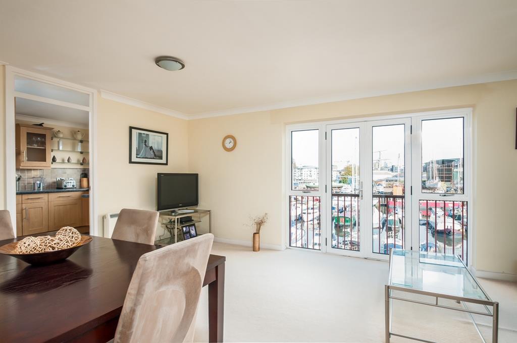 3 bed flat for sale in Cumberland Close, Bristol - Property Image 4
