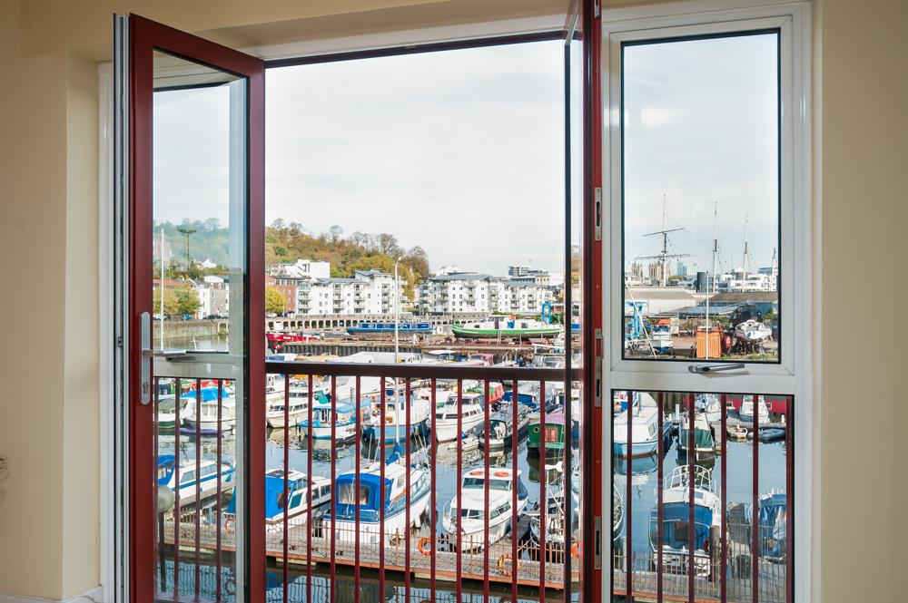 3 bed flat for sale in Cumberland Close, Bristol 4