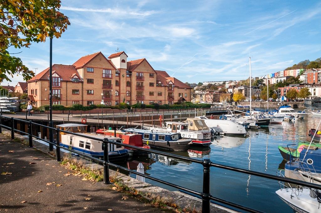 3 bed flat for sale in Cumberland Close, Bristol - Property Image 2