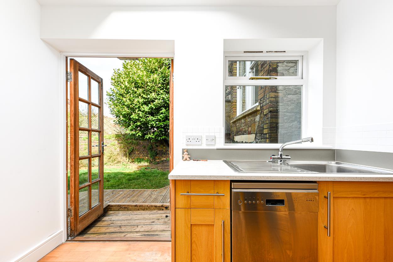 2 bed apartment to rent in Edgecumbe Road, Bristol 2