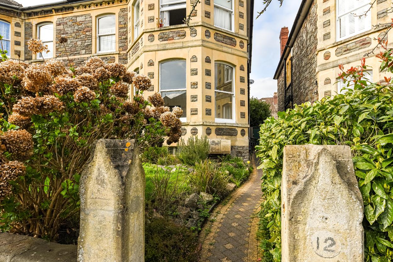 2 bed apartment to rent in Edgecumbe Road, Bristol 12