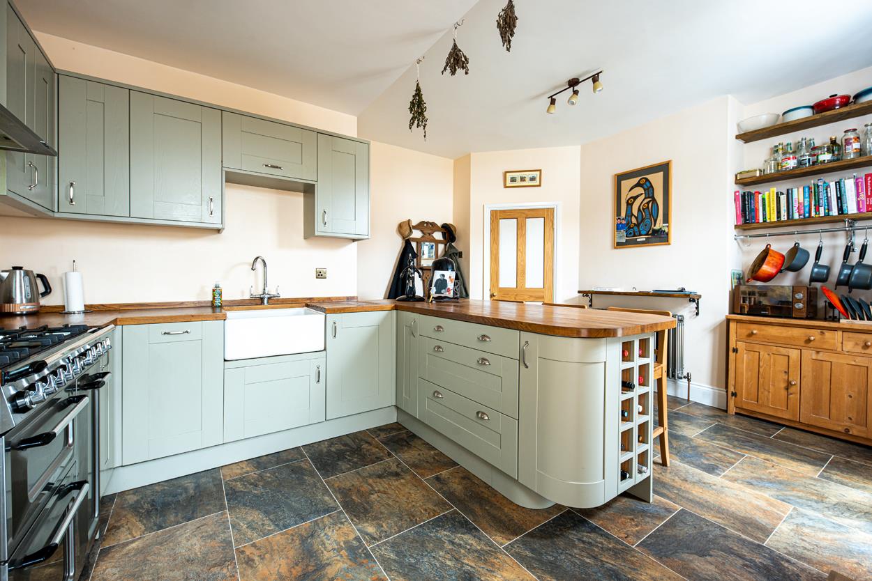 3 bed terraced house for sale in Raglan Place, Bristol  - Property Image 3