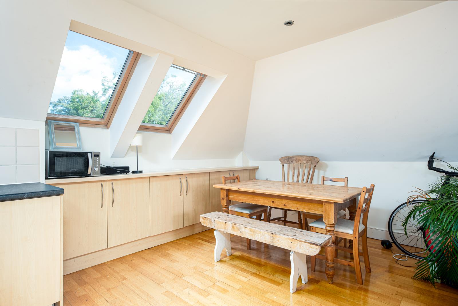 3 bed flat to rent in Elmdale Road, Bristol 3