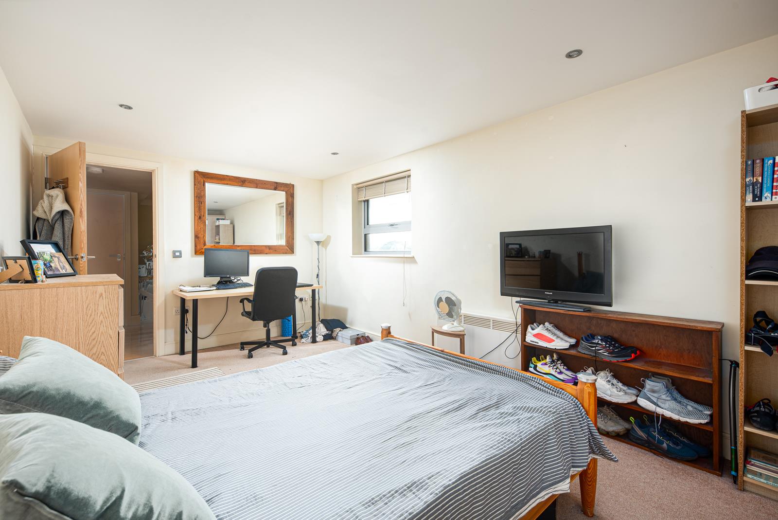 3 bed flat to rent in Elmdale Road, Bristol 5