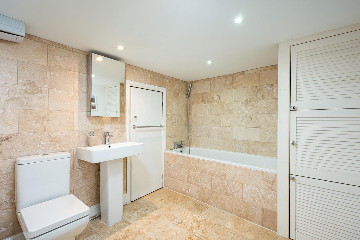 3 bed flat for sale in Blenheim Road, Bristol 9