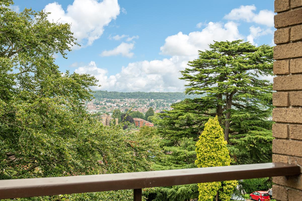 2 bed apartment to rent in Ridgewood, Bristol 11