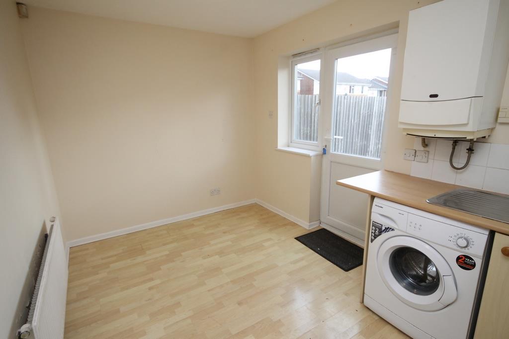 2 bed house to rent in Linden Drive, Bristol 4