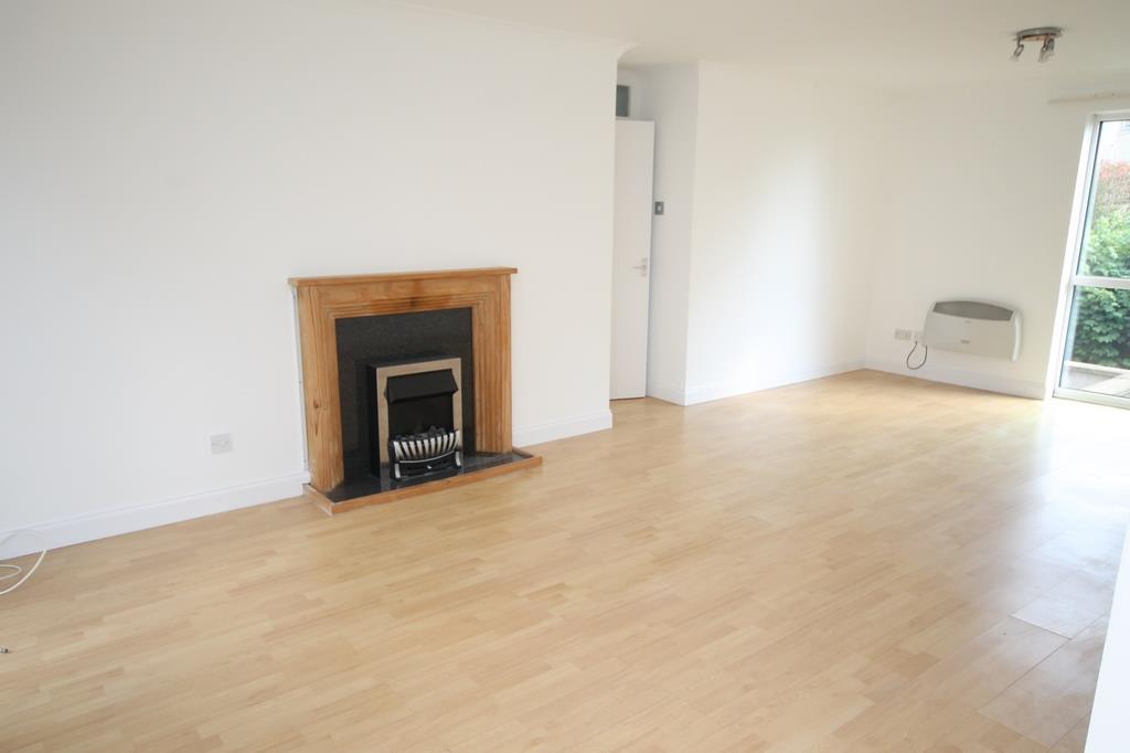 2 bed apartment to rent in Ison Hill Road, Bristol 8