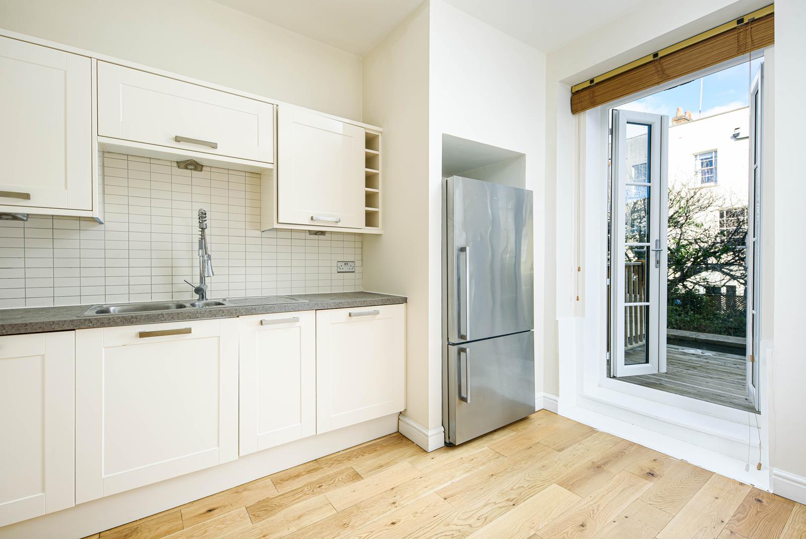 2 bed apartment to rent in Cowper Road, Bristol 13