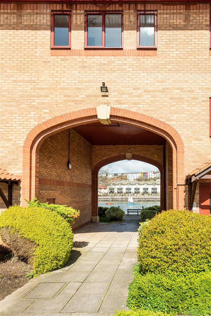 2 bed apartment for sale in Canada Way, Bristol 14