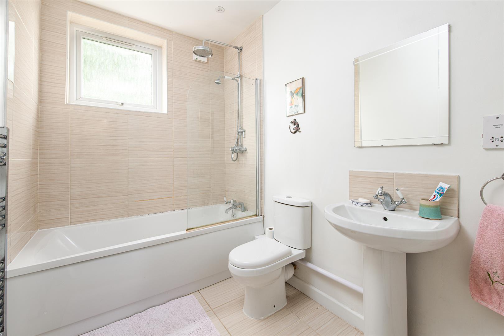 2 bed apartment to rent in Grosvenor Road, Bristol 9