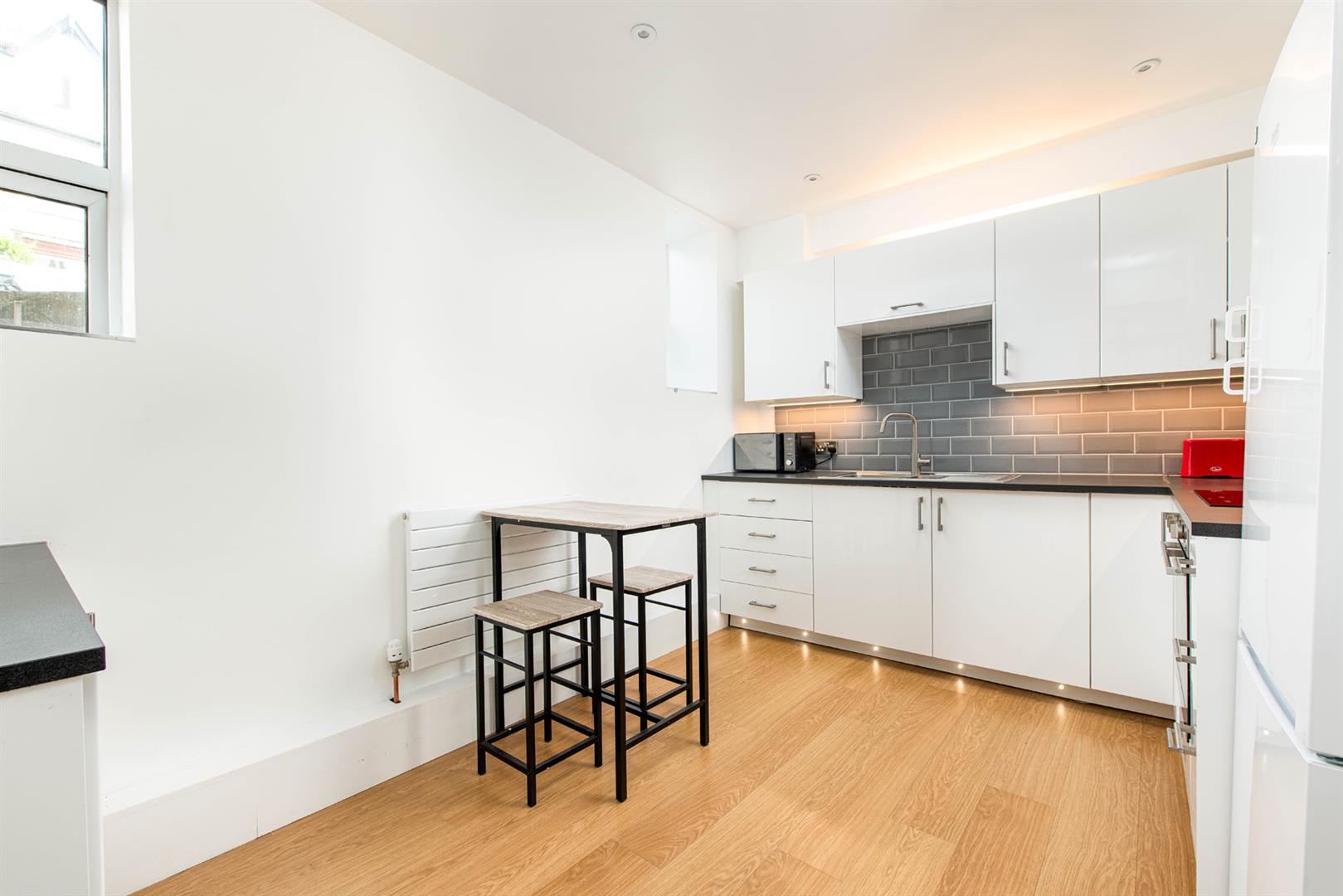 2 bed flat to rent in Belmont Road, Bristol 11