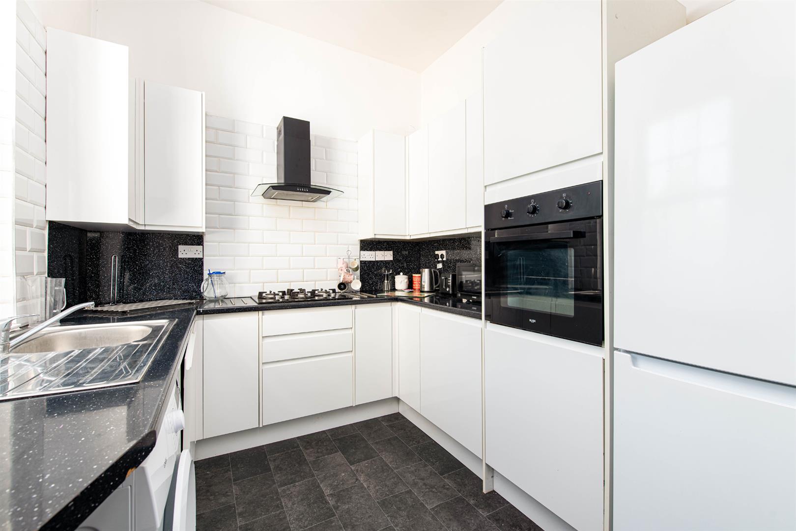 2 bed apartment to rent in Hotwell Road, Hotwells  - Property Image 2
