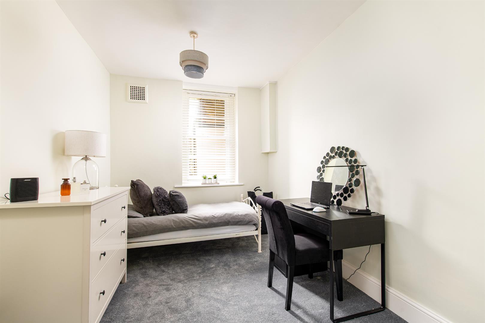 2 bed apartment for sale in Beaufort Road, Clifton 6