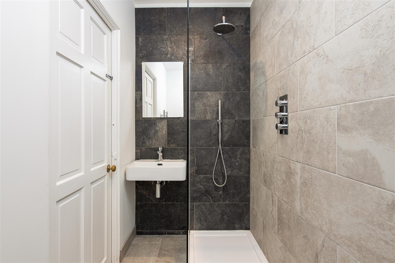 2 bed apartment for sale in Beaufort Road, Clifton 7