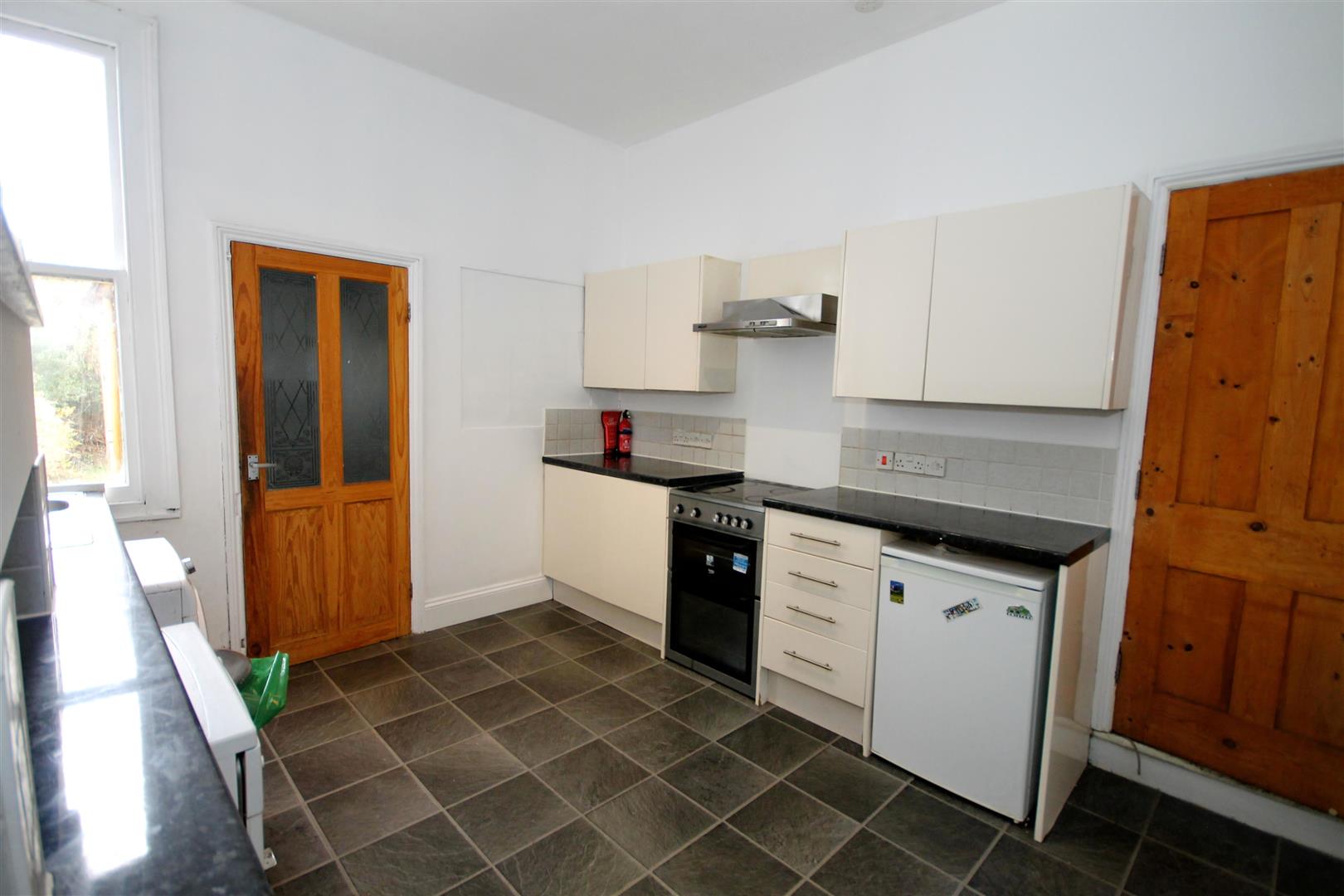 4 bed terraced house to rent in Monk Road, Bristol  - Property Image 3