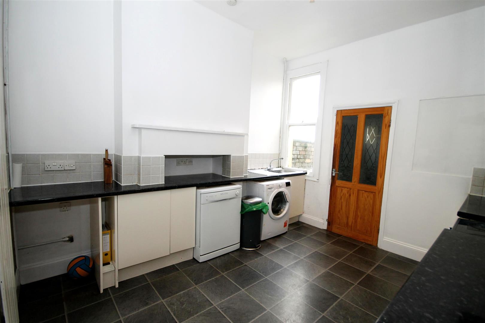 4 bed terraced house to rent in Monk Road, Bristol 3