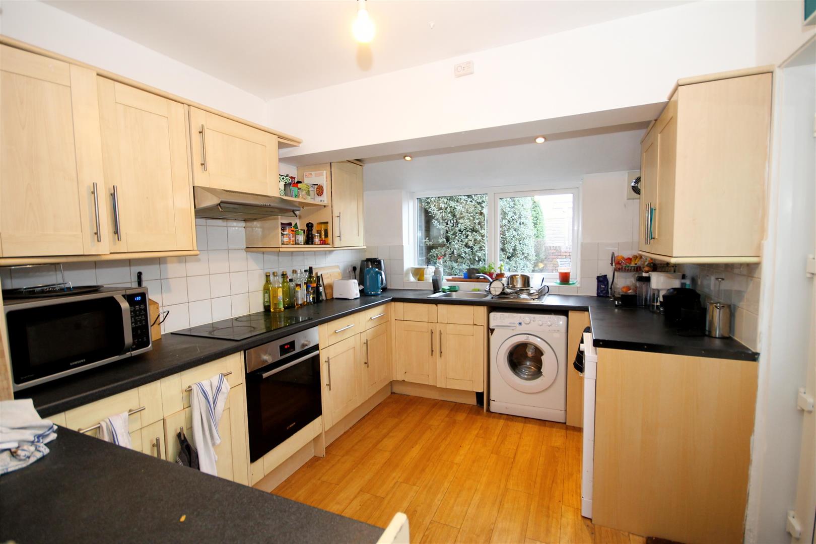 6 bed terraced house to rent in Court Road, Bristol 3