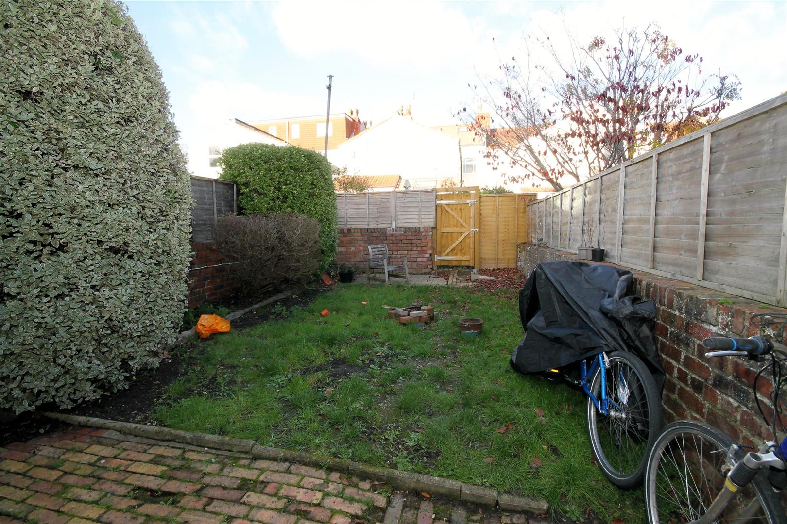 6 bed terraced house to rent in Court Road, Bristol 4