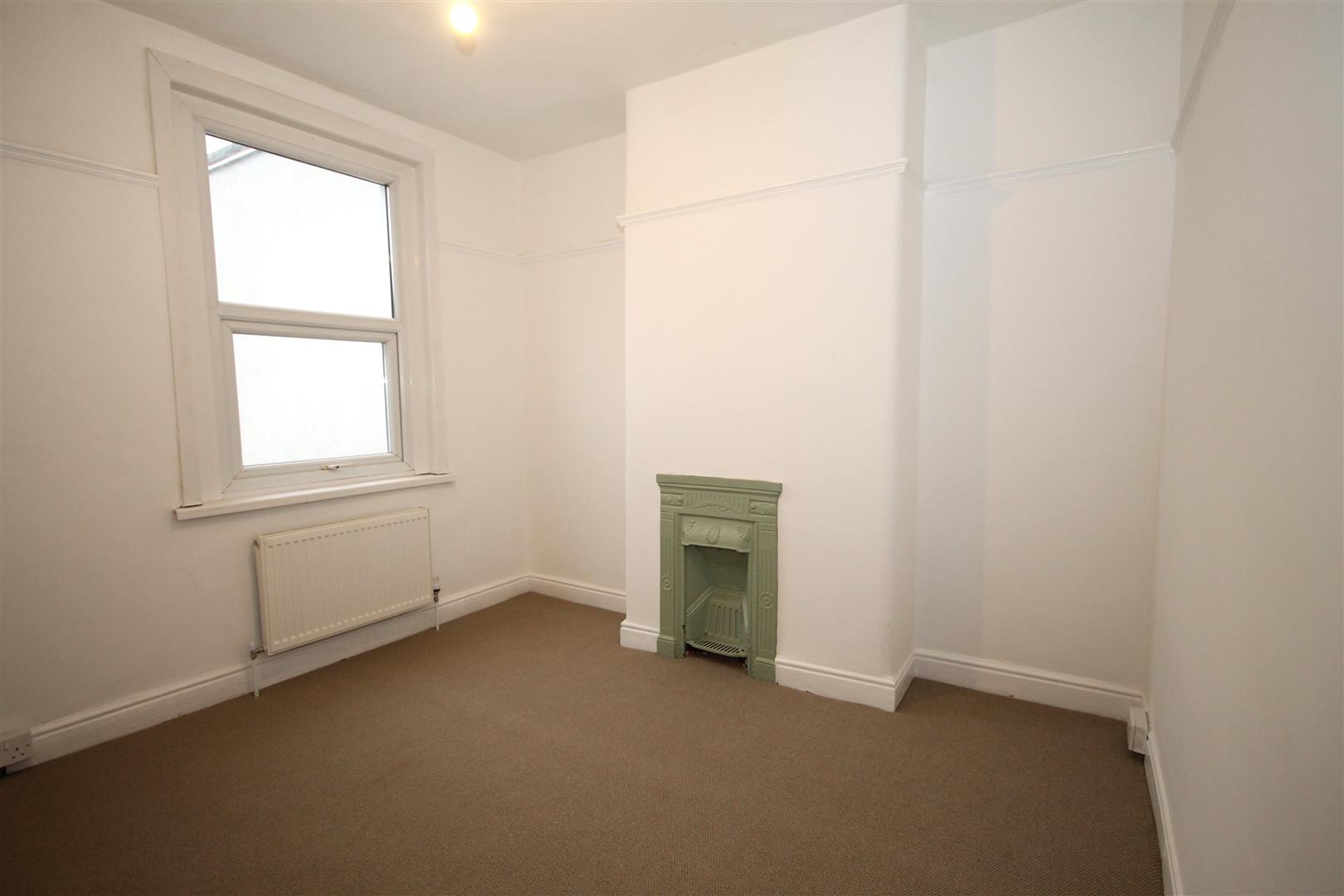 2 bed terraced house to rent in Ellicott Road, Bristol 5