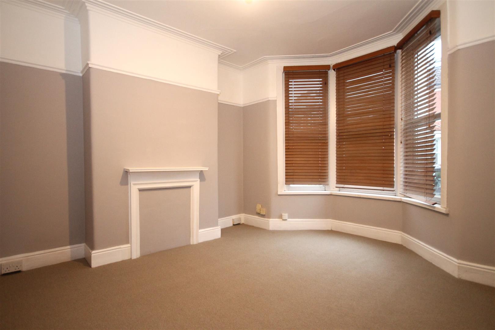 2 bed terraced house to rent in Ellicott Road, Bristol 4