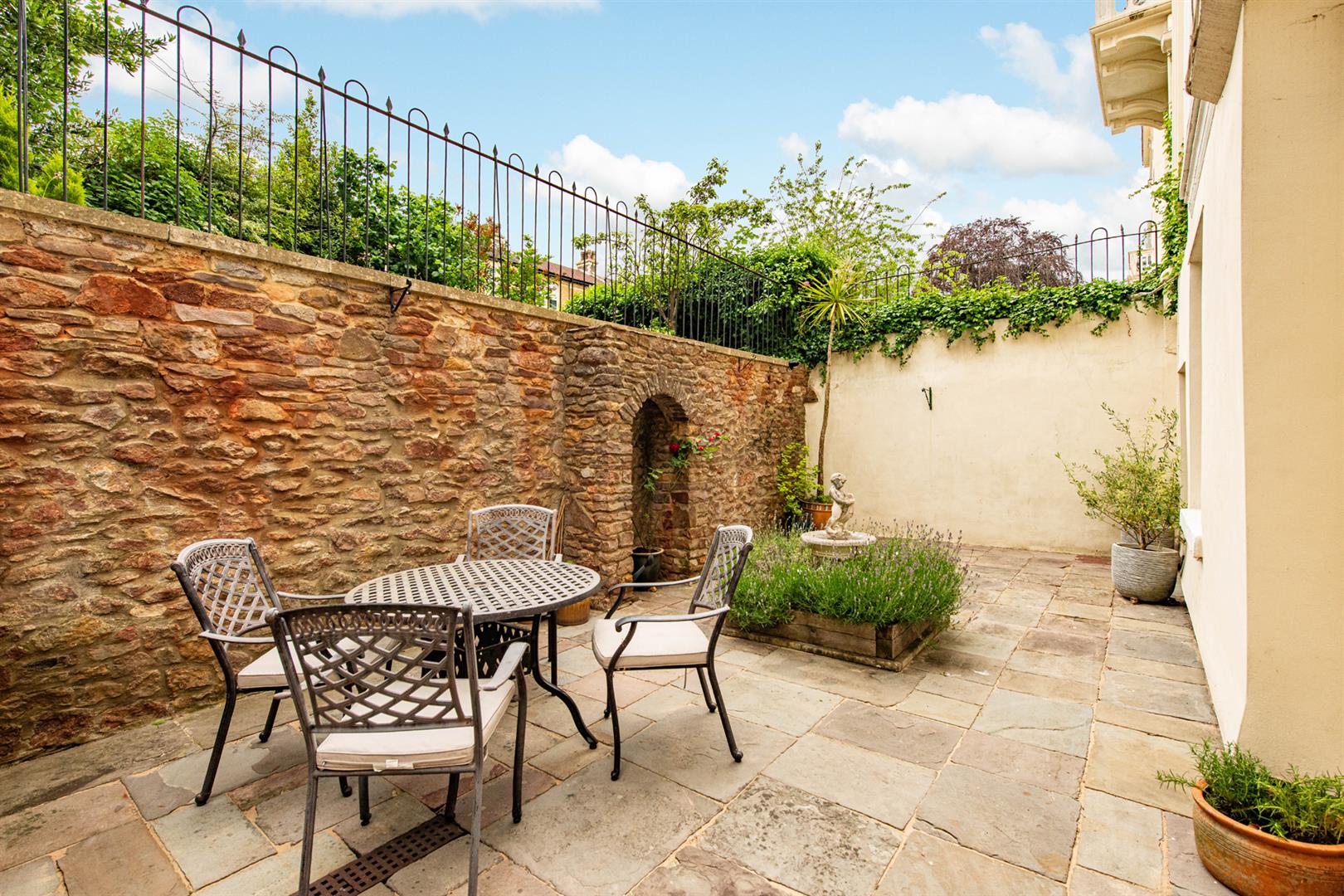 3 bed apartment for sale in Oakfield Road, Bristol 2