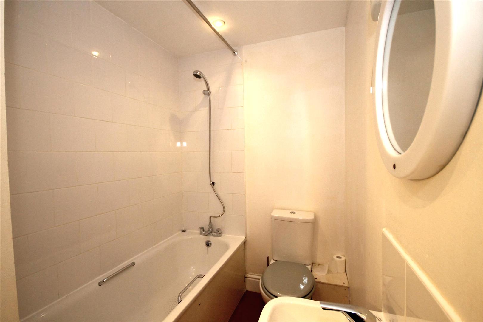 2 bed apartment to rent in South Road, Bristol  - Property Image 5