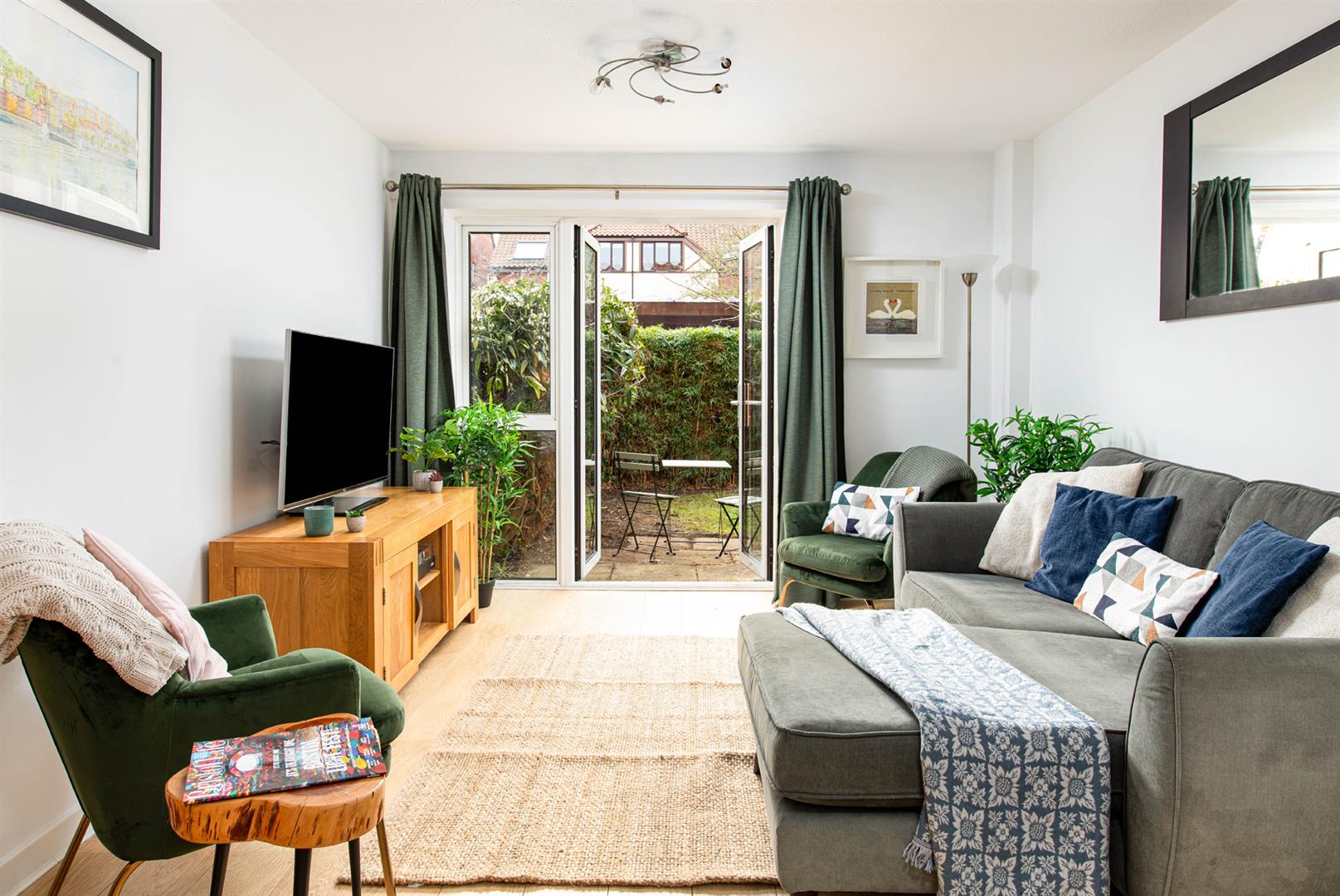 2 bed maisonette for sale in Cumberland Close, Bristol  - Property Image 2