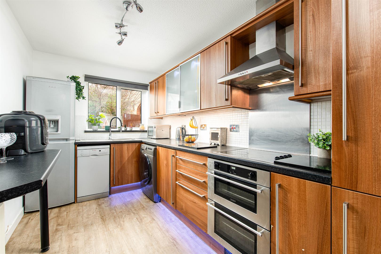 2 bed maisonette for sale in Cumberland Close, Bristol 3