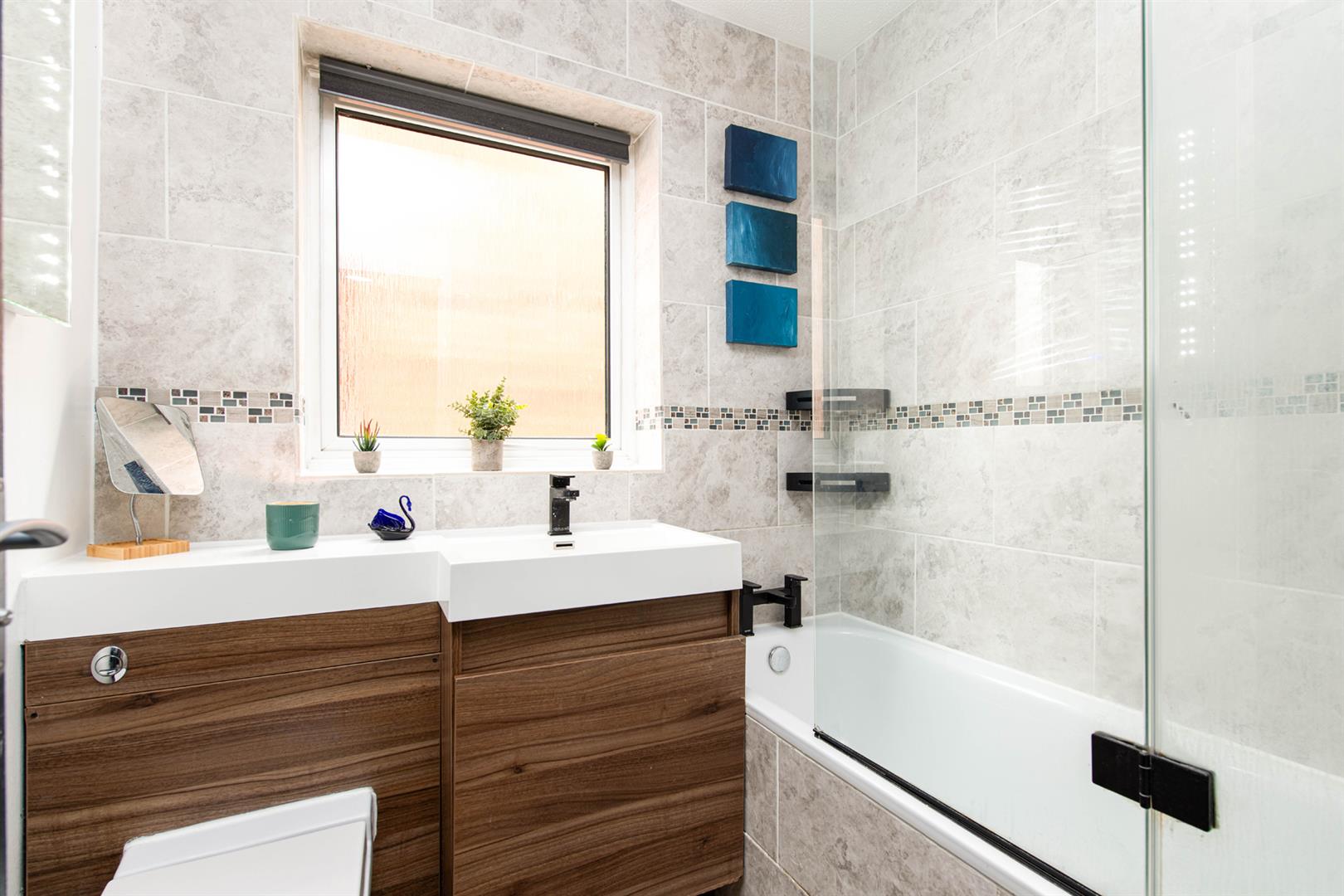 2 bed maisonette for sale in Cumberland Close, Bristol 7