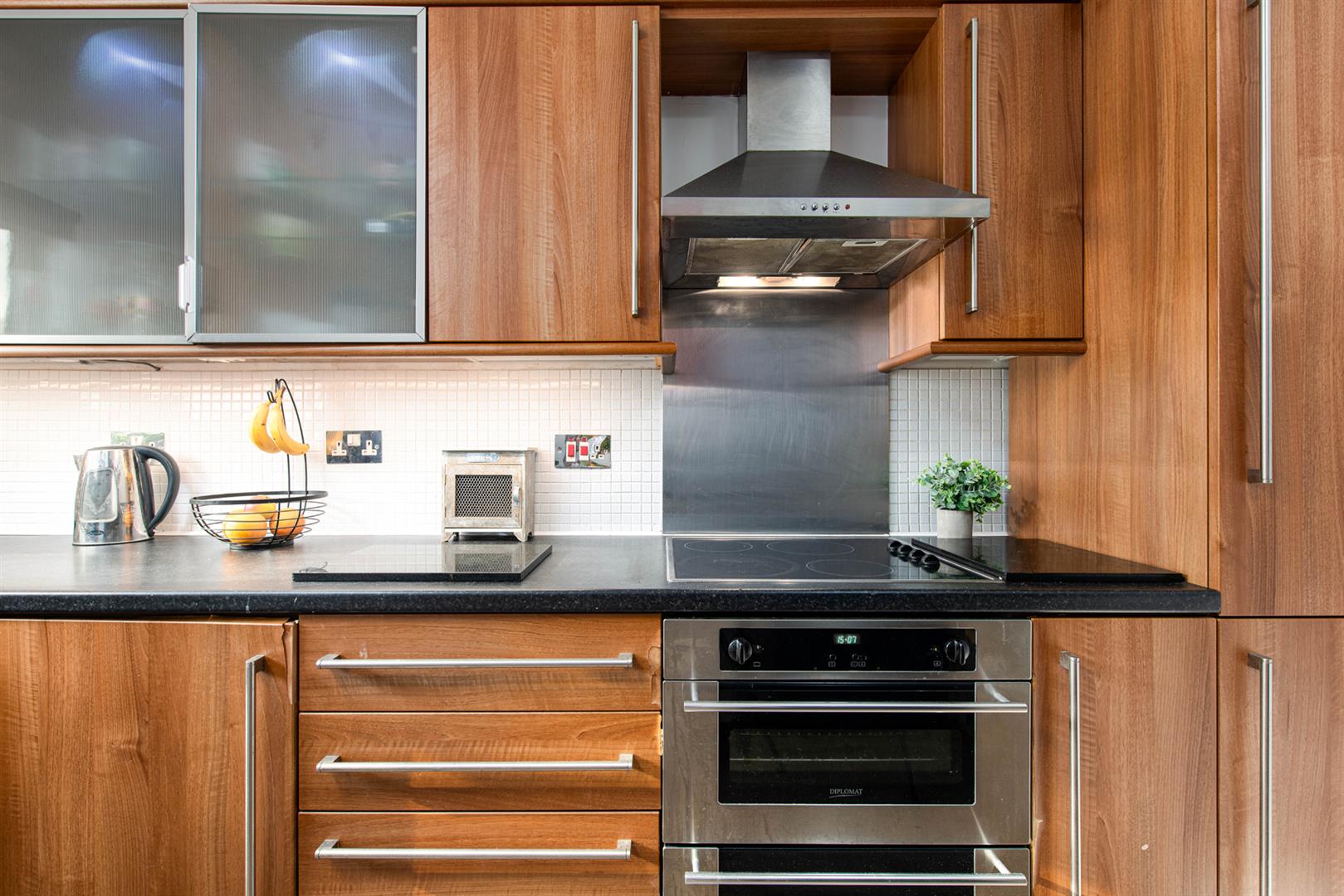 2 bed maisonette for sale in Cumberland Close, Bristol 19