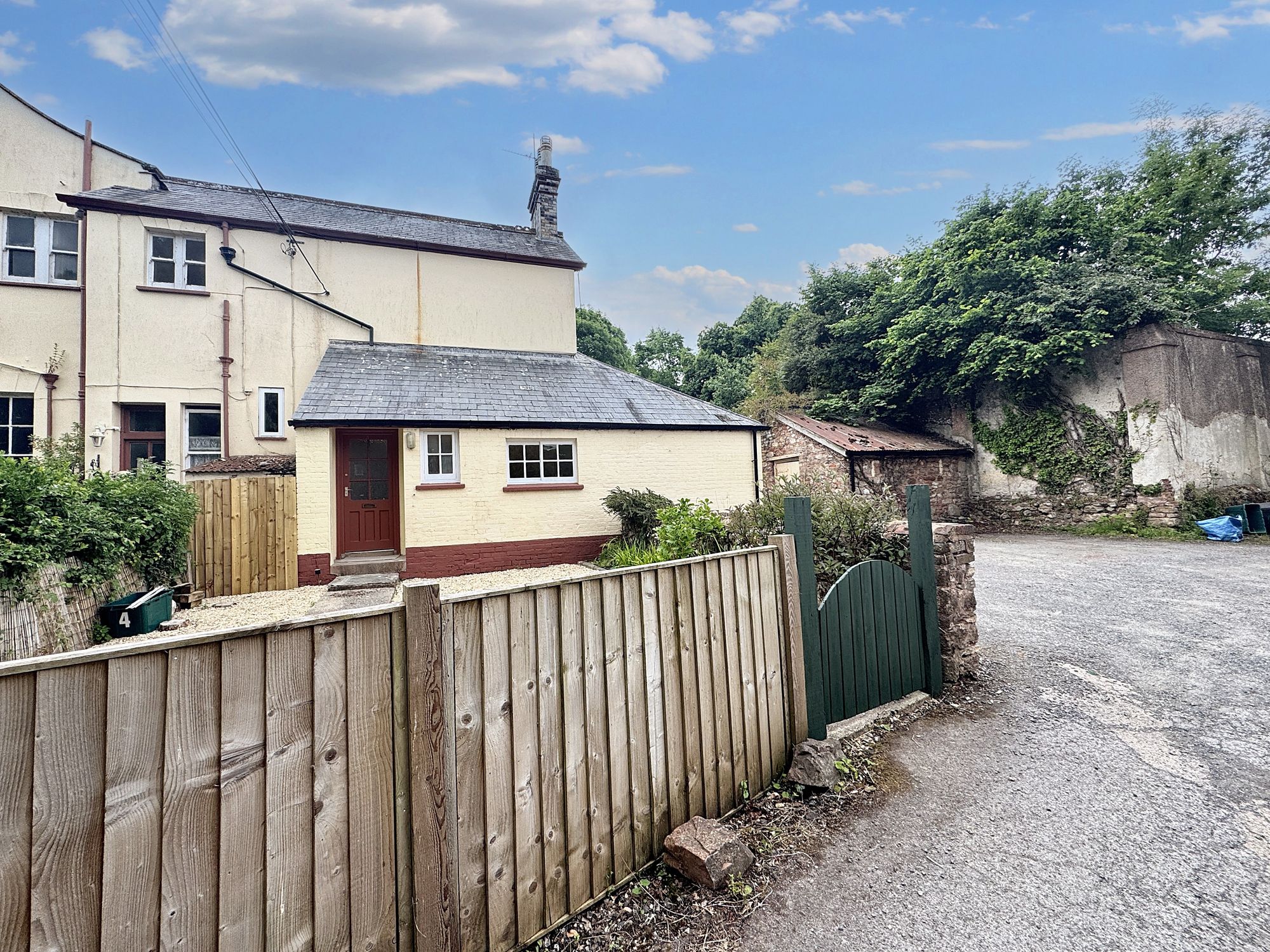 2 bed semi-detached house to rent in Ford Street, Wellington, TA21 11