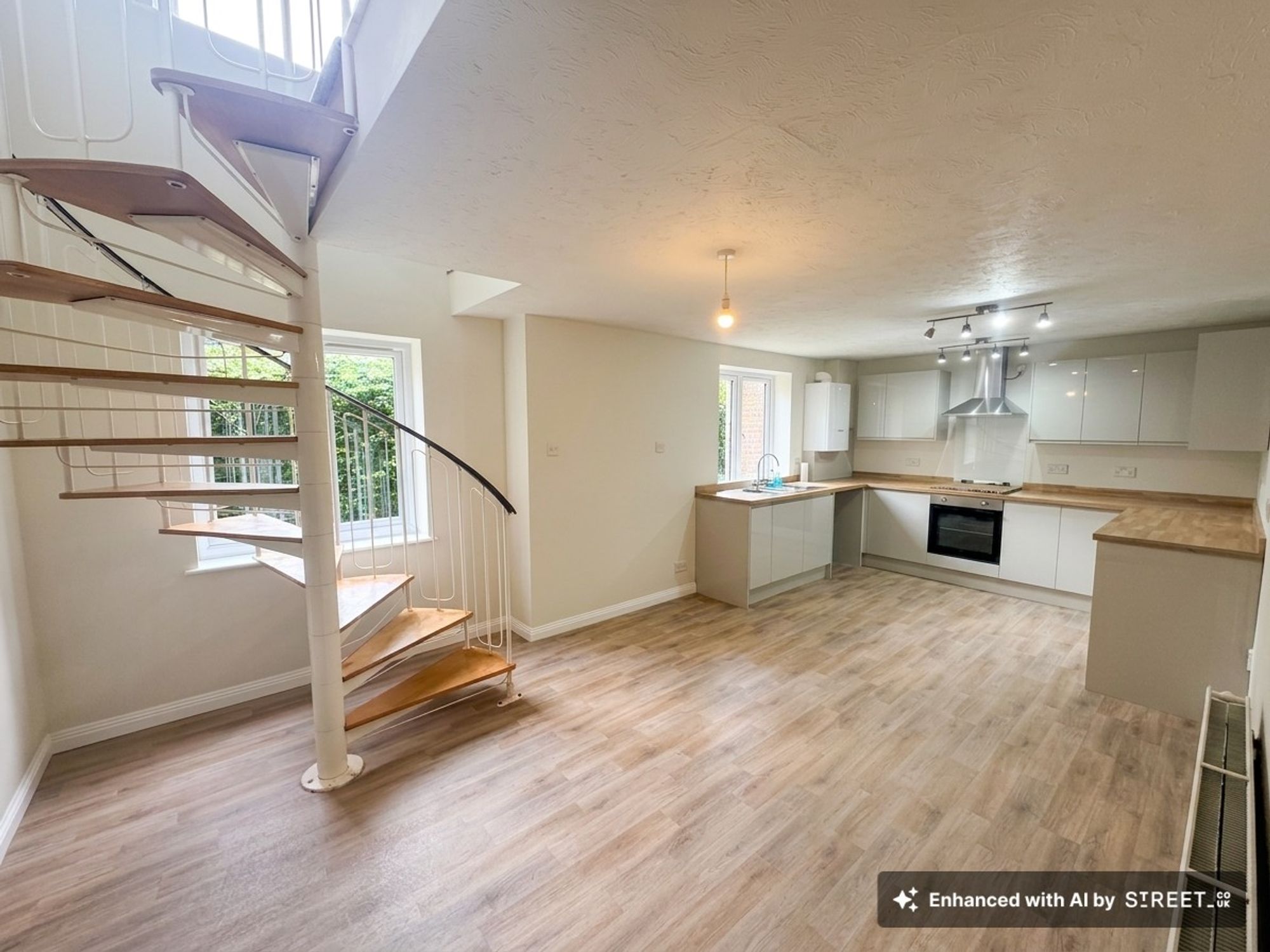 2 bed flat to rent in Trinity Road, Taunton, TA1  - Property Image 2