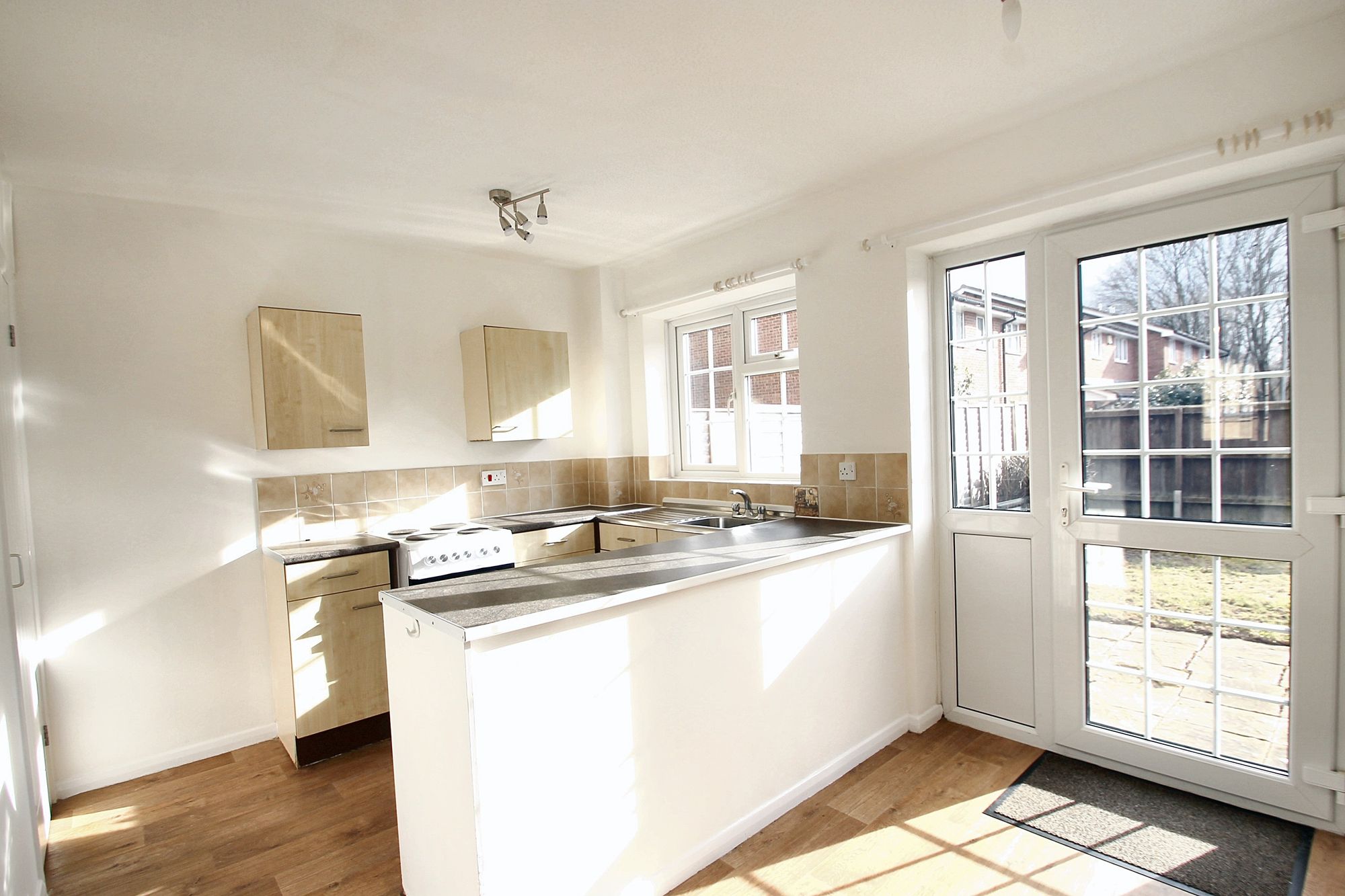 2 bed house to rent in Ryburn Close, Taunton, TA1 1