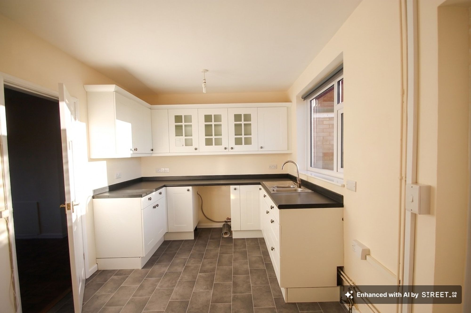 3 bed mid-terraced house to rent in Suffolk Crescent, Taunton, TA1  - Property Image 2