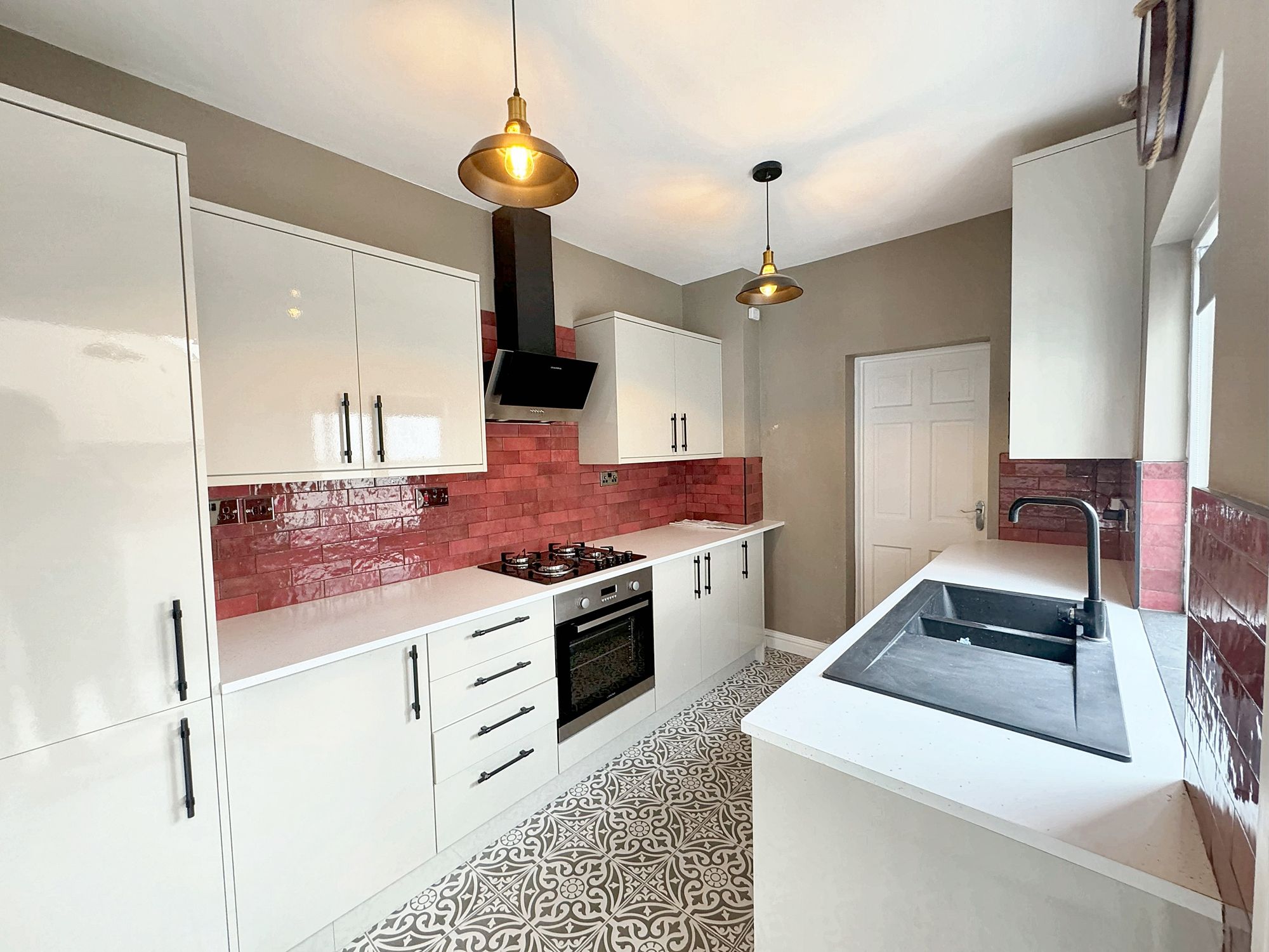 3 bed terraced house to rent in Maxwell Street, Taunton, TA2 1