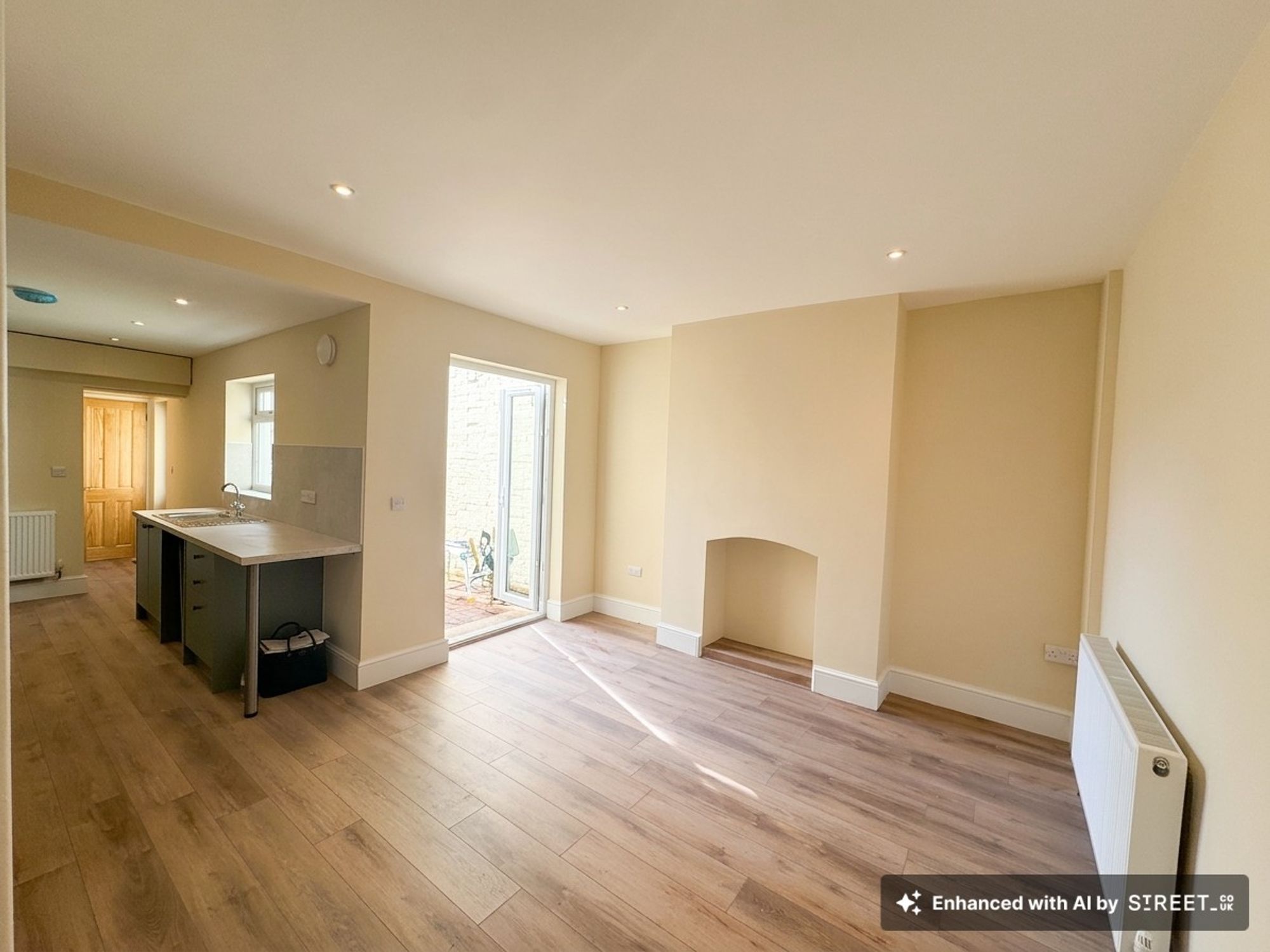 3 bed house to rent in St. Augustine Street, Taunton, TA1 7