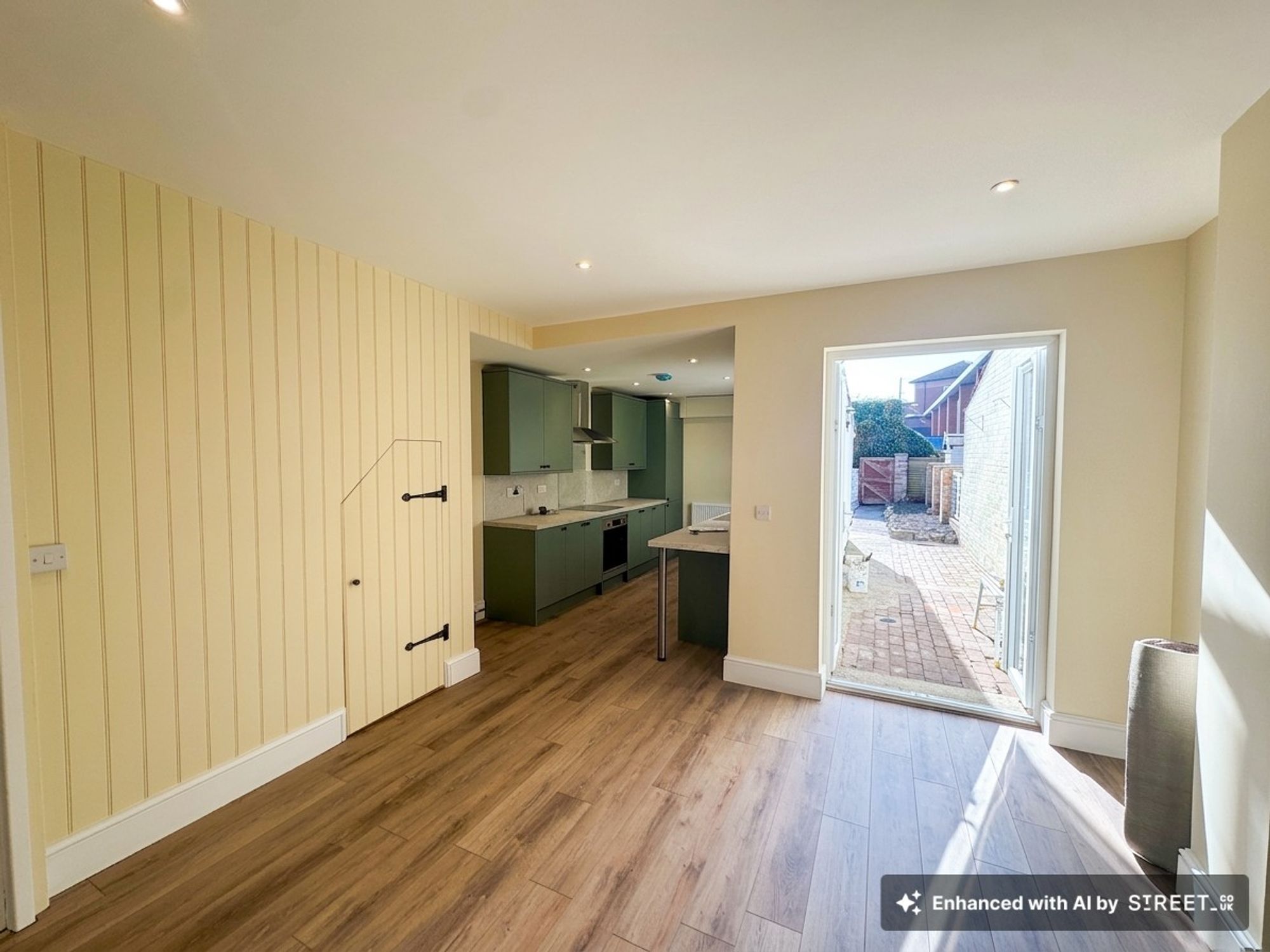 3 bed house to rent in St. Augustine Street, Taunton, TA1 5