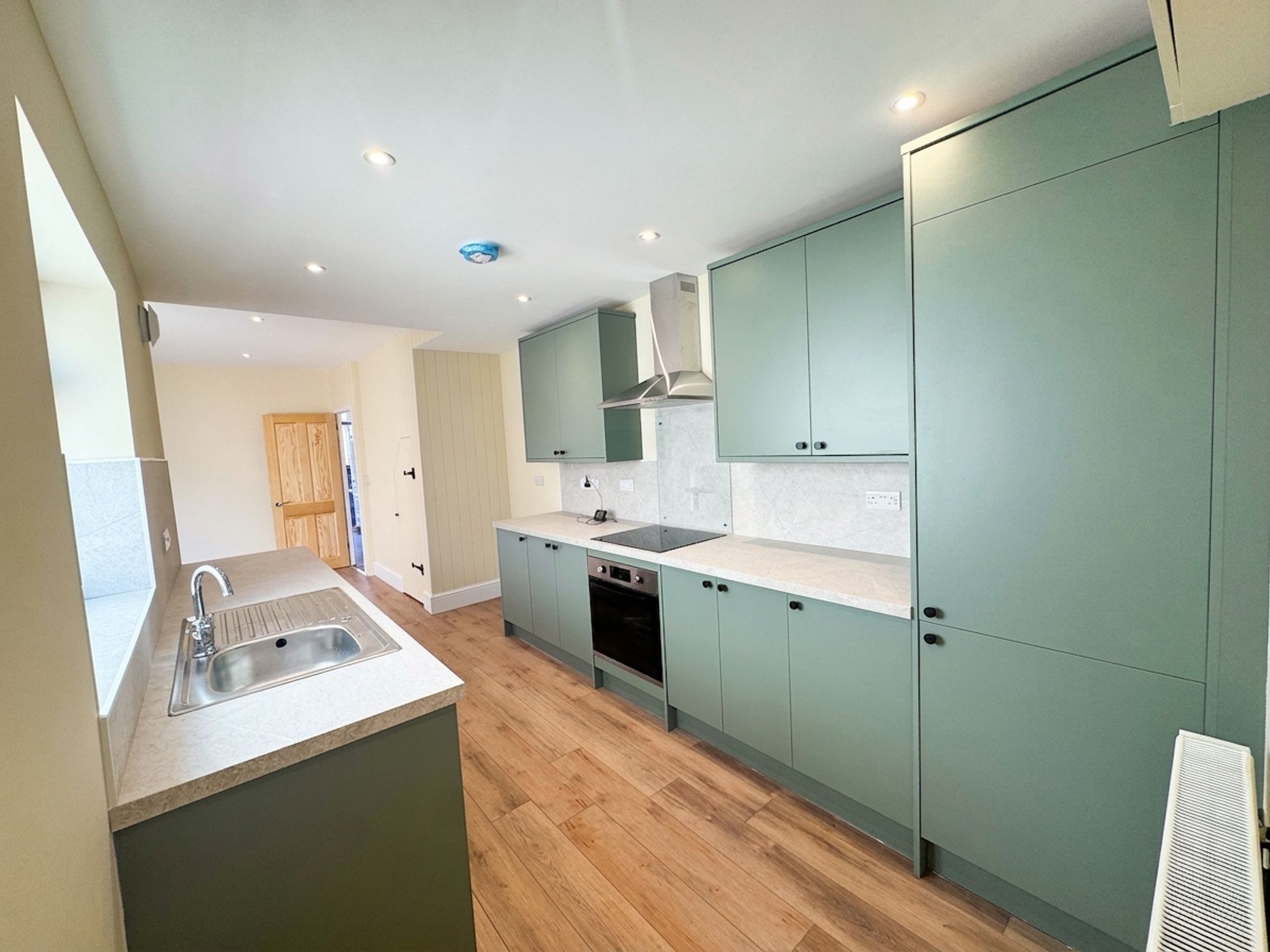 3 bed house to rent in St. Augustine Street, Taunton, TA1 1