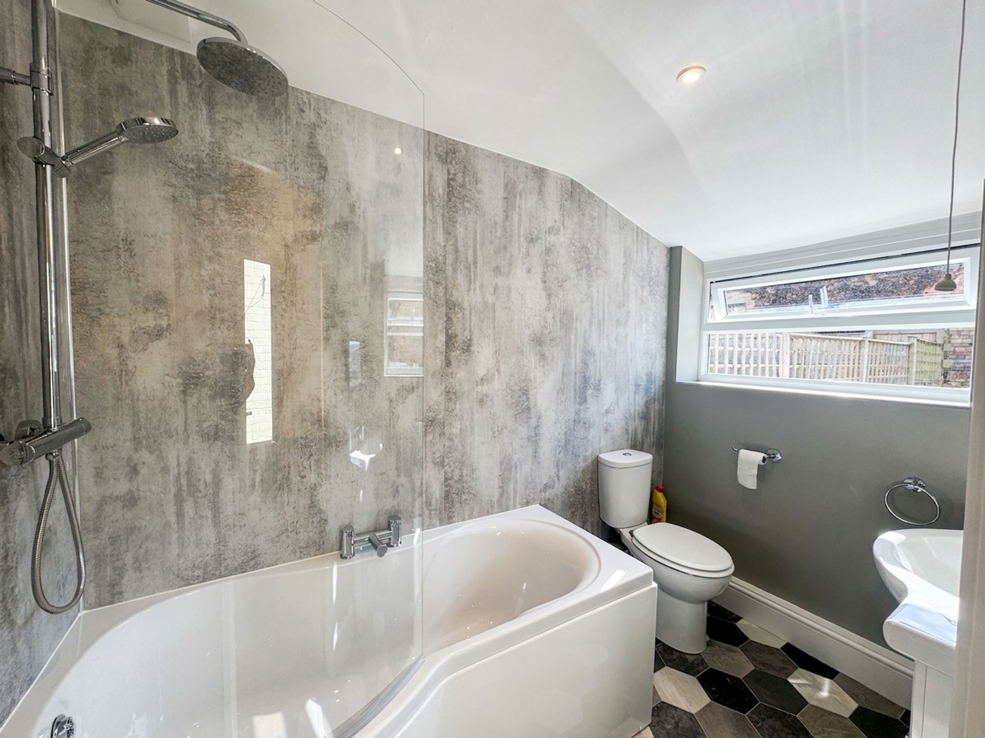 3 bed house to rent in St. Augustine Street, Taunton, TA1  - Property Image 4