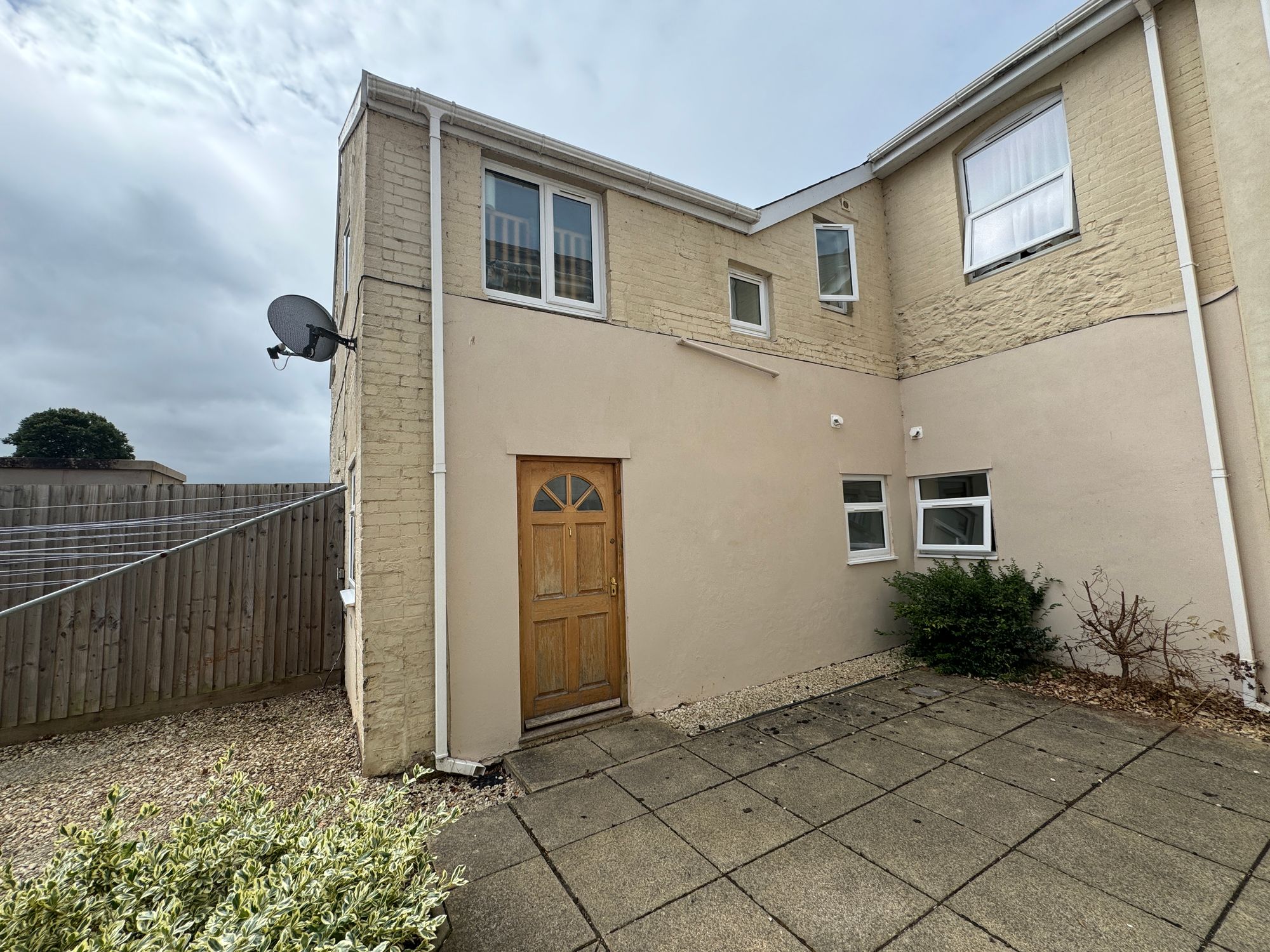 1 bed apartment to rent in 108 Cheddon Road, Taunton, TA2 - Property Image 1