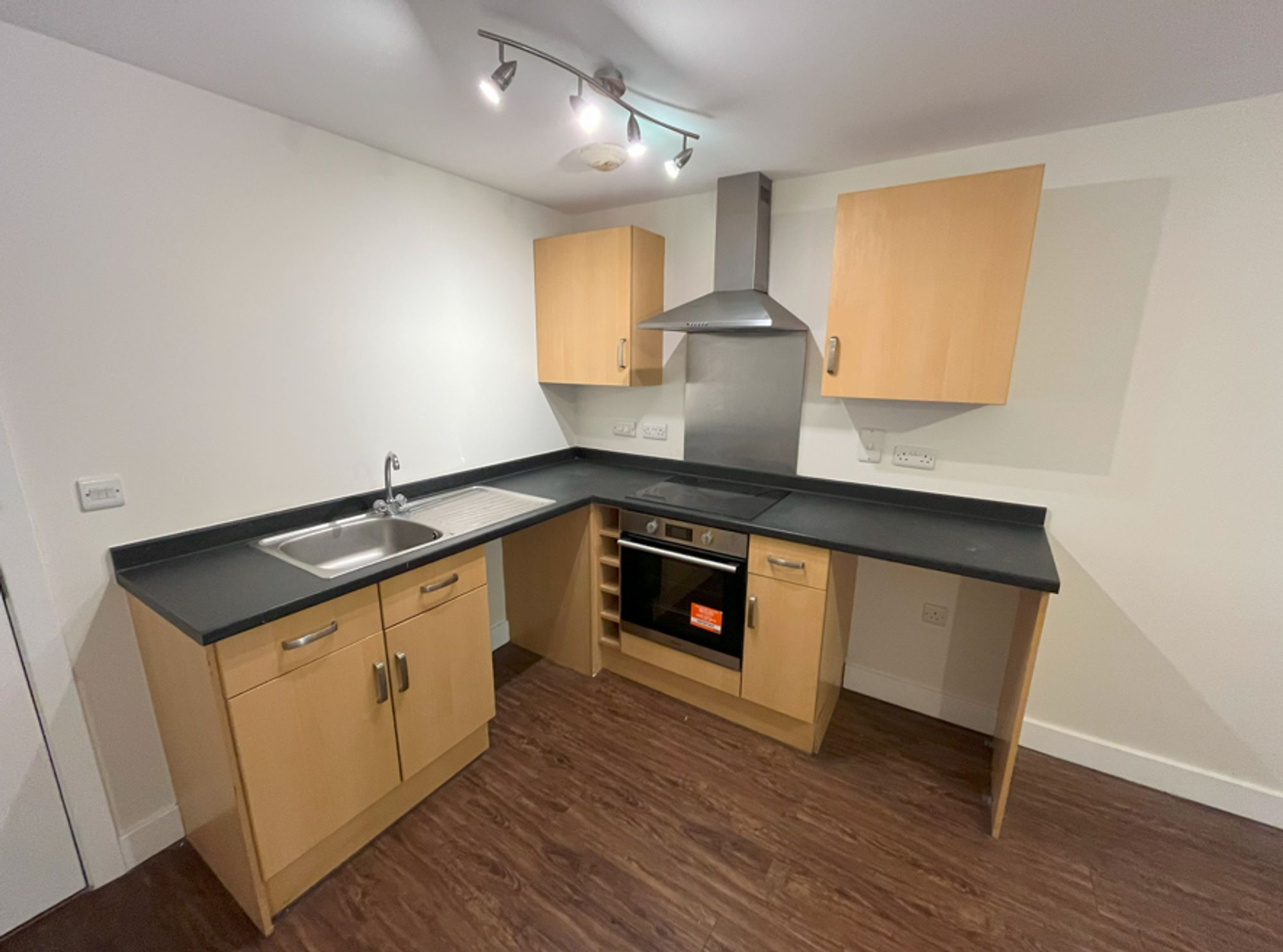 1 bed studio flat to rent in Corporation Street, Taunton, TA1 5