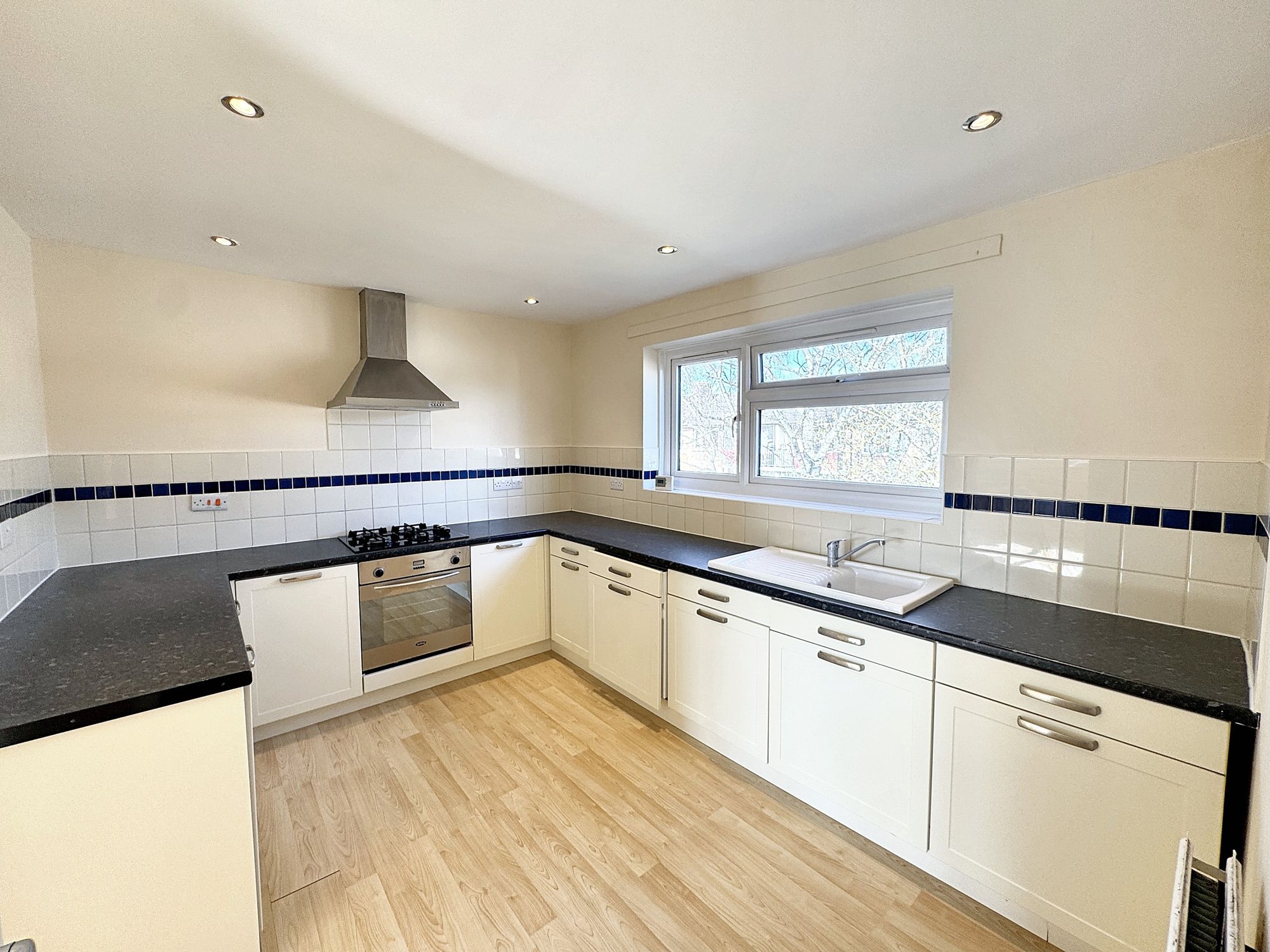 1 bed flat to rent in Duke Street, Taunton, TA1  - Property Image 2